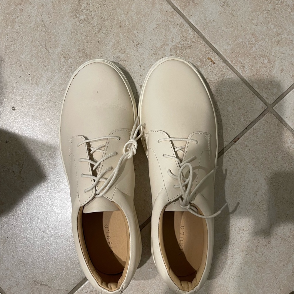 Nisolo Mens leather sneakers size 9